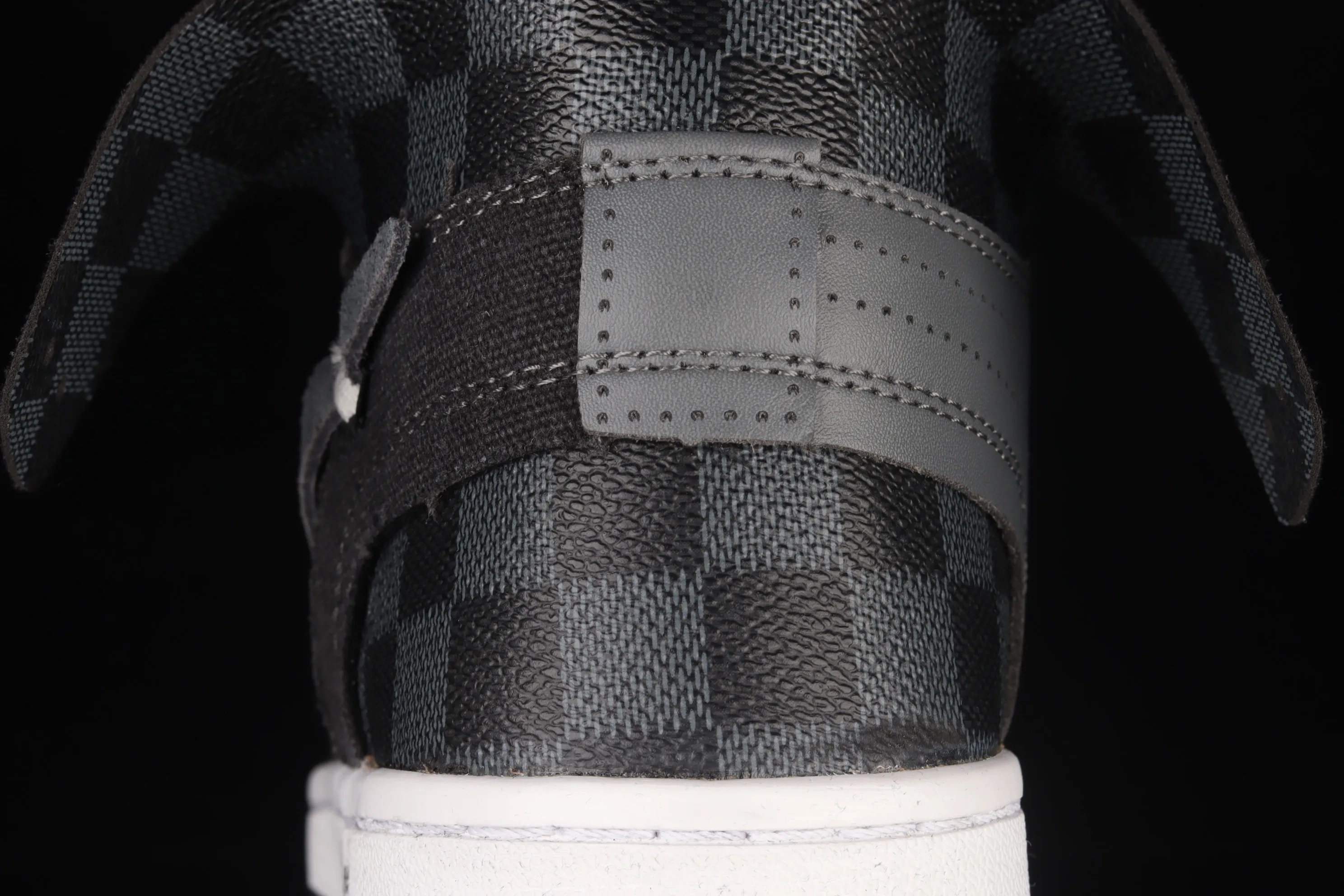 All Categories Air Jordan Jordan Series Basketball Shoes Air Jordan 1 High Donkey Brand x Air Jordan 1 AJ1 Joe 1 Donkey Brand Co-branded Custom Model #With Presbyopia Suitcase Made of Leather, Exclusive Logo Covered Shoe Body, Very High Style